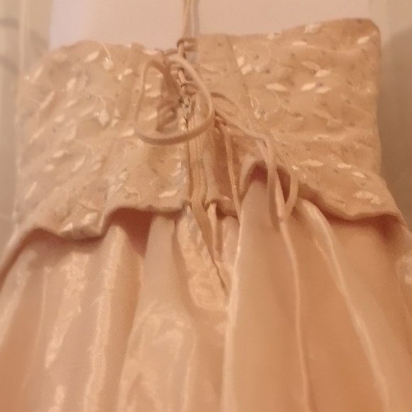 Formal dress - Picture 7 of 7